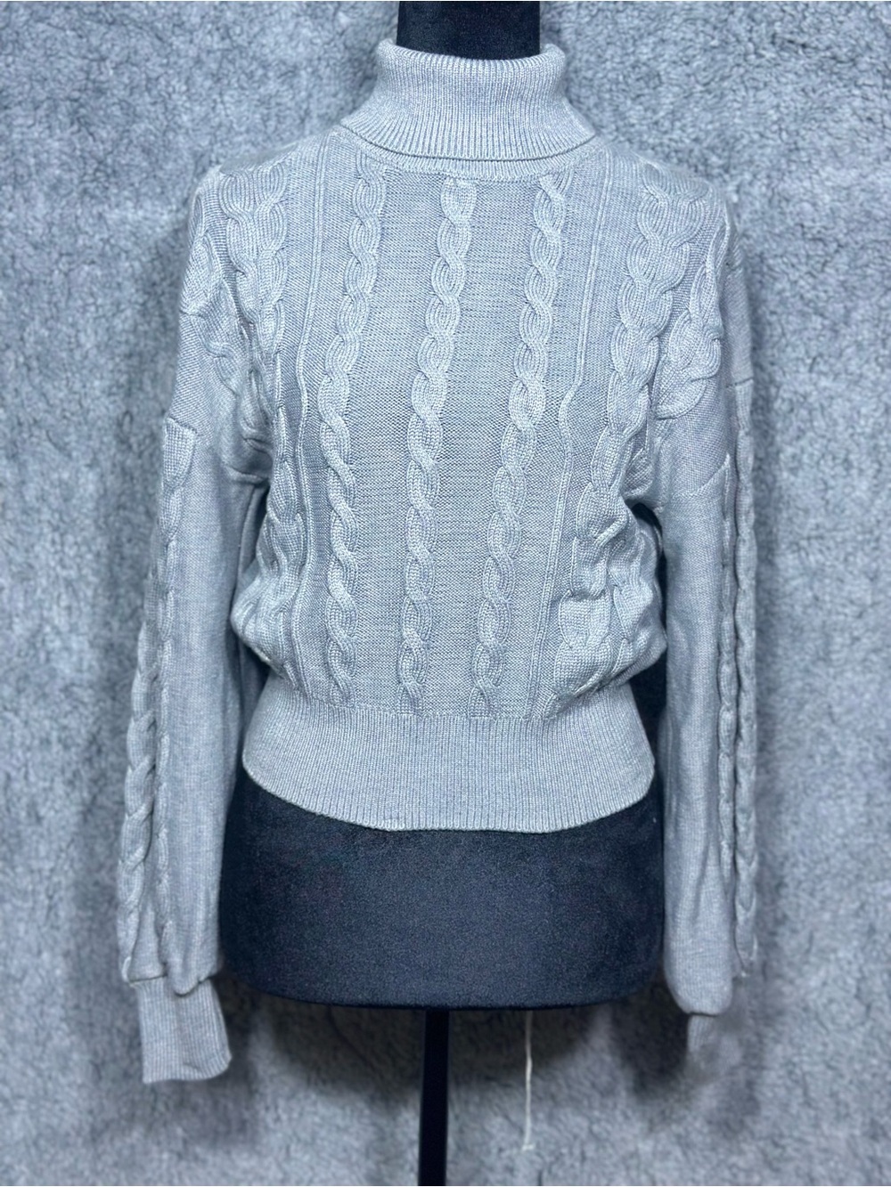 Classic GUESS cable knit turtleneck sweater in light gray